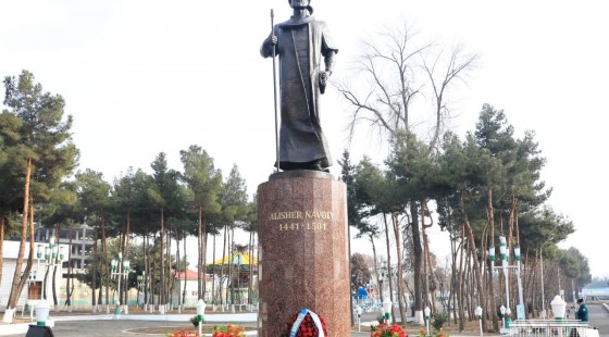 НАВОИЙГА ЭҲТИРОМ КЎРСАТИЛДИ...