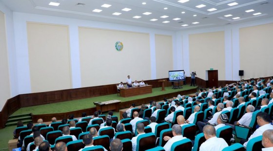 “Одамлар ҳаётдан рози бўлиб яшаши учун ишлашимиз керак!” – Ўқув-семинарларини муваффақиятли тамомлаган маҳалла раисларига сертификатлар топширилди